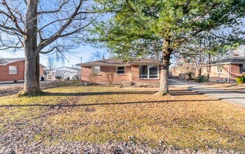 2428 Weber Ln in Louisville, KY - Foto de edificio - Building Photo