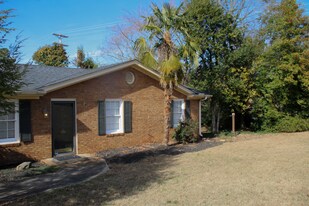 100 Eisenhower St in Easley, SC - Building Photo