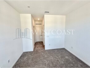 1501 Redbud Wy in Oceanside, CA - Building Photo - Building Photo