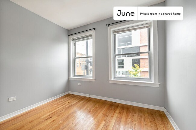 Private bedroom in 3 bed/1 bath Home in Chicago, IL - Building Photo - Building Photo