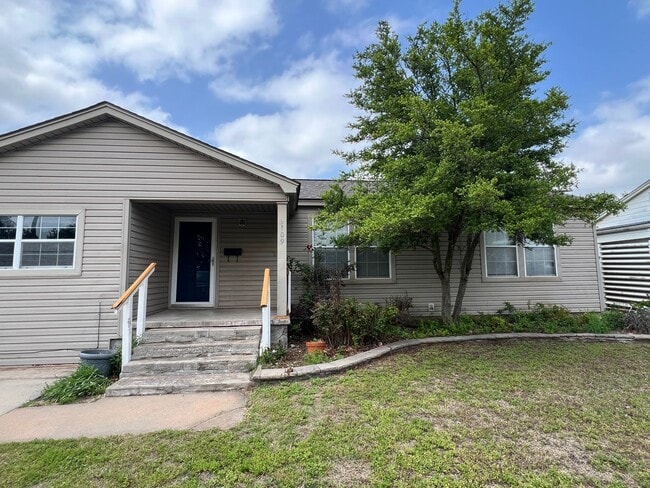 3109 NW Liberty Ave