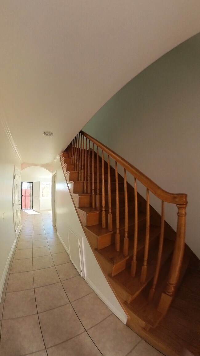 1302 S Willowbrook Ave in Compton, CA - Building Photo - Building Photo