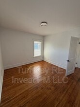 19 N May St in Aurora, IL - Building Photo - Building Photo