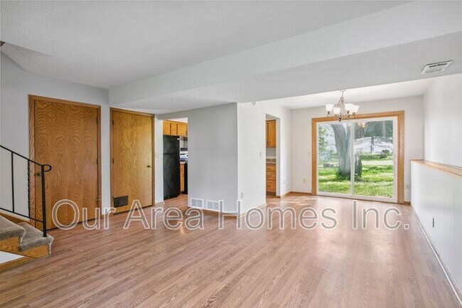 18 Sunset Dr E in Champlin, MN - Building Photo - Building Photo