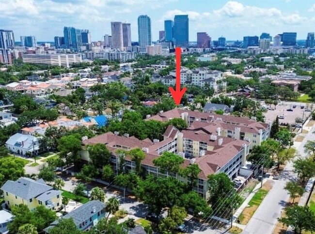 property at 1000 W Horatio St