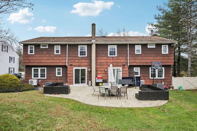 822 Pompton Ave, Unit 822 Pompton Ave Unit R in Cedar Grove, NJ - Foto de edificio - Building Photo