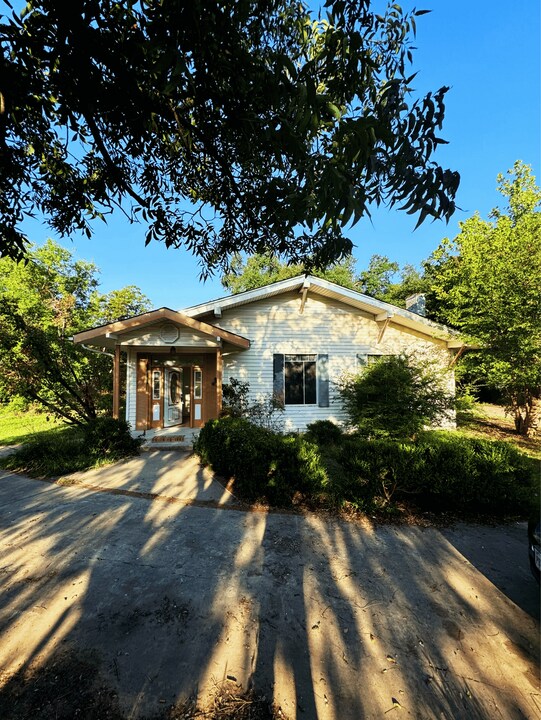 1005 Ward St in Marlin, TX - Foto de edificio