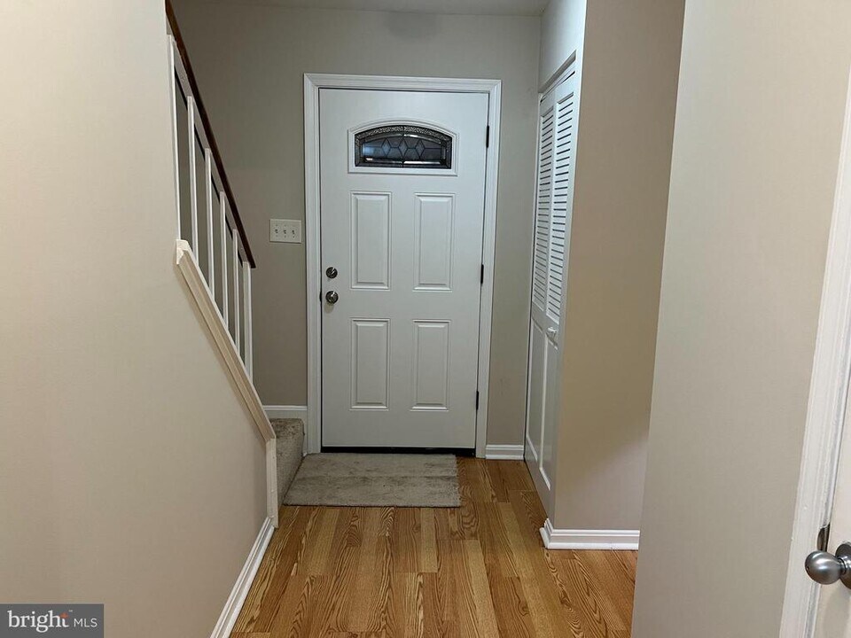 6322 Draco St in Burke, VA - Building Photo