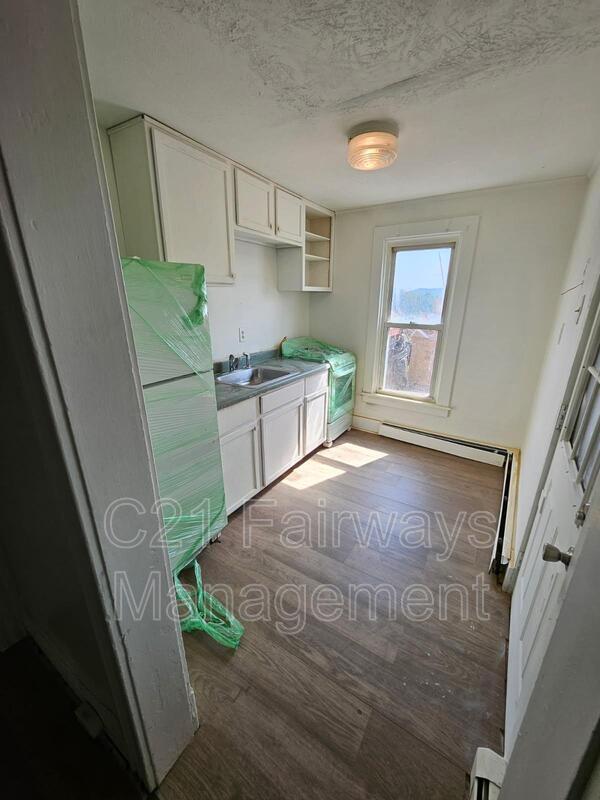 537 3rd St in Pitcairn, PA - Building Photo - Building Photo