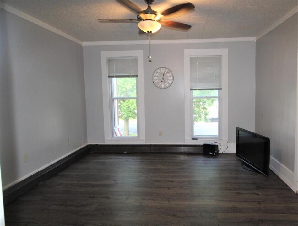 2127 E Broadway in Logansport, IN - Building Photo