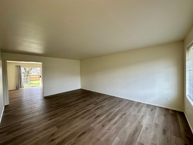 905 Nooksack Rd in Nooksack, WA - Building Photo - Building Photo