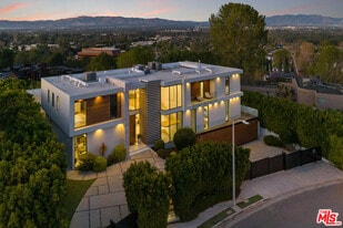 16801 Oak View Dr in Los Angeles, CA - Building Photo
