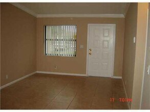5050 Sanctuary Way in West Palm Beach, FL - Foto de edificio - Building Photo
