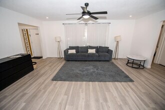 5320 Taylor St in Hollywood, FL - Building Photo - Building Photo