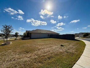 8127 Glasgow Dr in San Antonio, TX - Foto de edificio - Building Photo