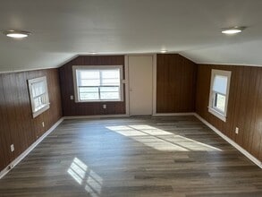 1102 Walnut Ave in Springdale, AR - Building Photo - Building Photo