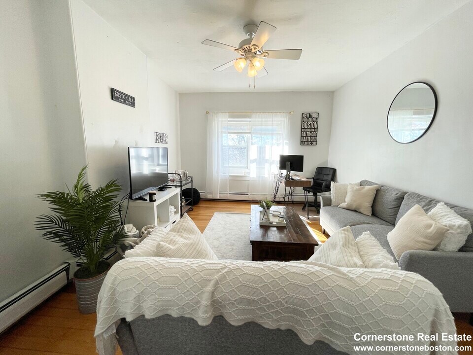 758 E 4th St, Unit 3 in Boston, MA - Foto de edificio