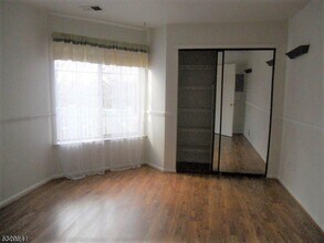 92 Wescott Rd in Bedminster, NJ - Building Photo - Building Photo