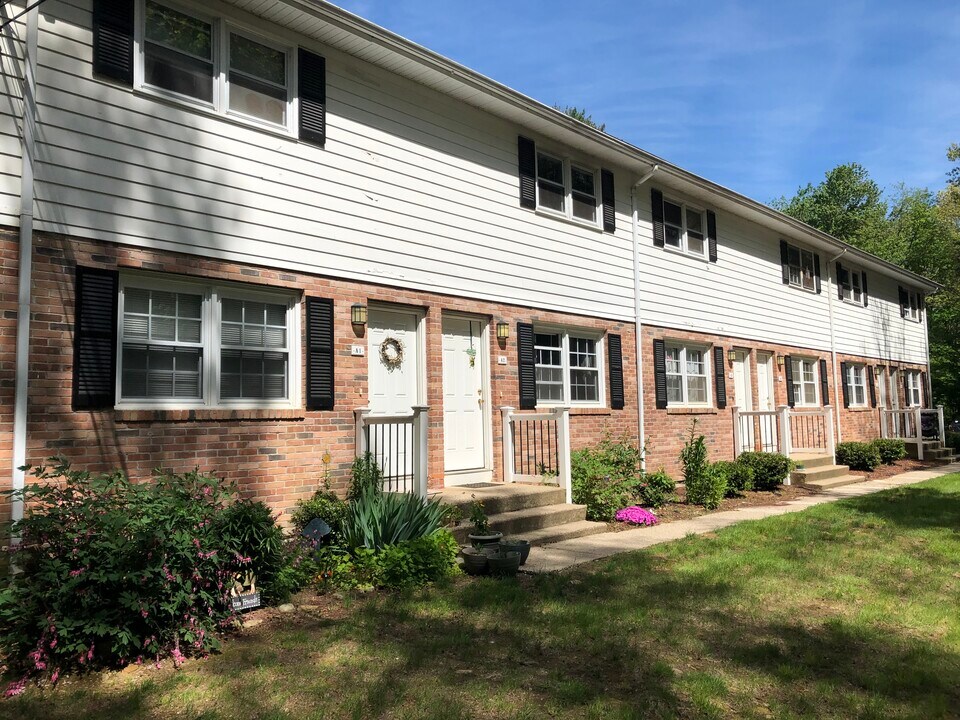 105 Cushman Rd in Ashford, CT - Building Photo