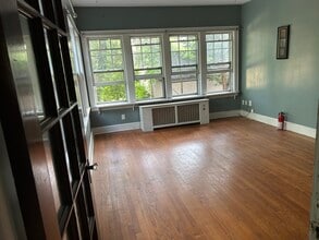 25 S Monroe St, Unit A in Ridgewood, NJ - Foto de edificio - Building Photo