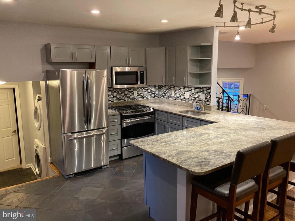 7905 Esther Dr in Oxon Hill, MD - Building Photo