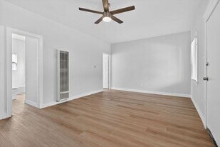 915 Cherry Ave, Unit 110 in Long Beach, CA - Building Photo