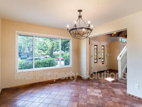 27 Niven Way in Larkspur, CA - Building Photo - Building Photo