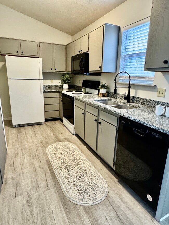 107 N 200 E in Columbia City, IN - Building Photo - Building Photo