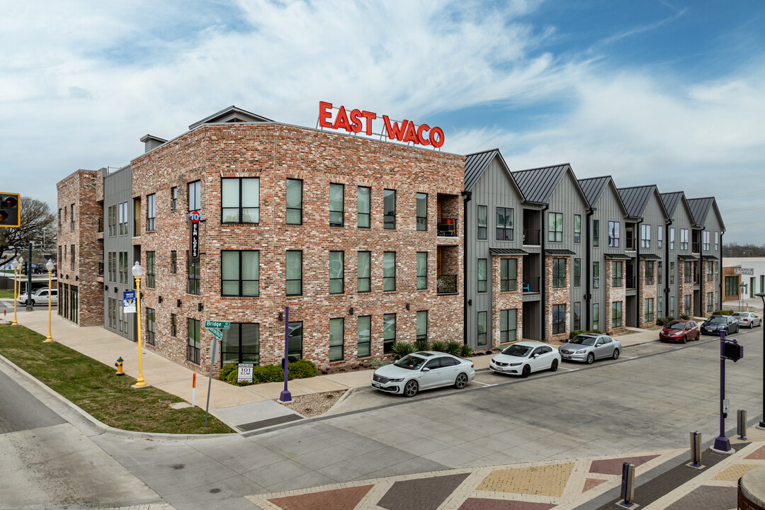 101 Elm in Waco, TX - Foto de edificio