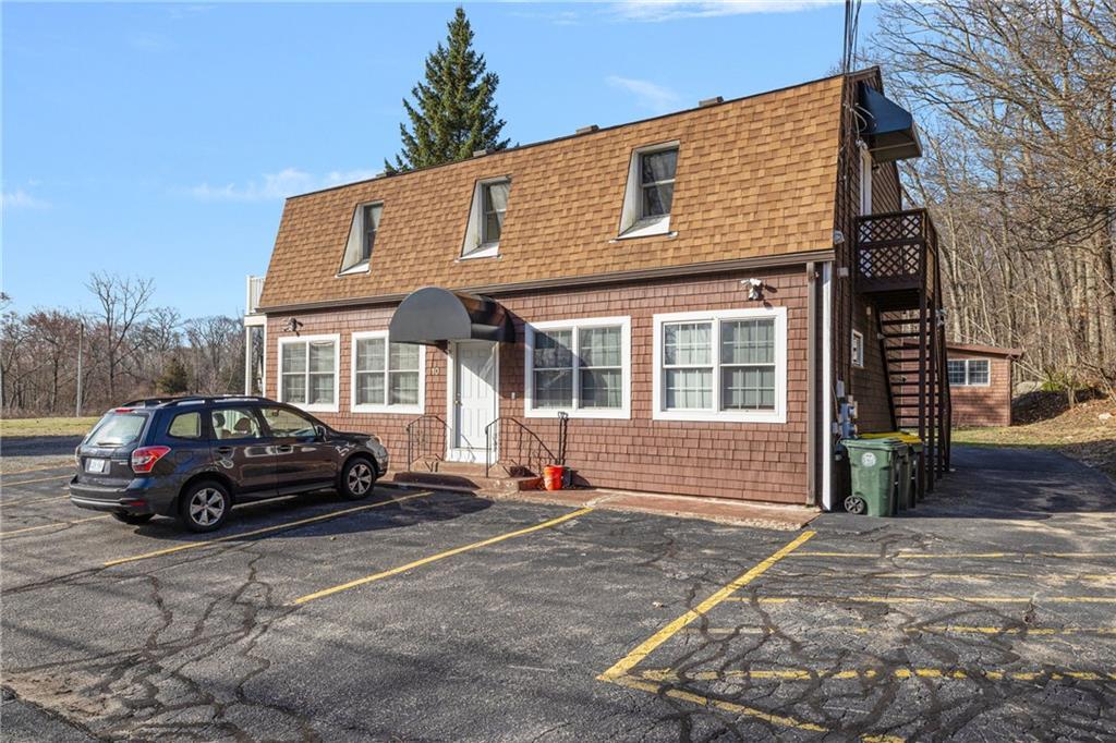 10 Douglas Pike in Smithfield, RI - Building Photo
