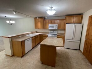 2916 Kentville Dr in Sun Prairie, WI - Foto de edificio - Building Photo