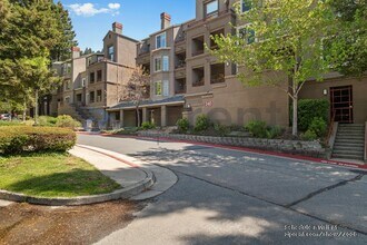 240 Caldecott Ln in Oakland, CA - Building Photo - Building Photo