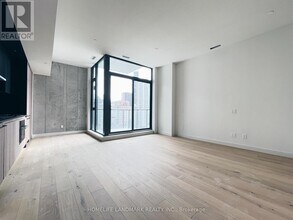 81 Wellesley St E in Toronto, ON - Building Photo - Building Photo
