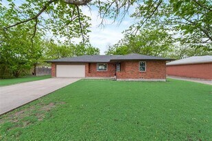 1306 N Powell Pkwy in Anna, TX - Building Photo