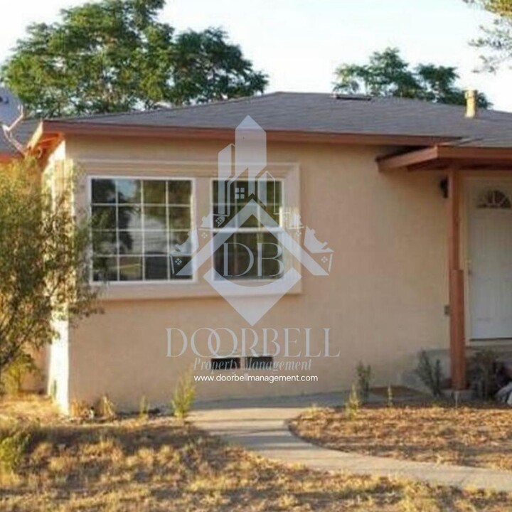 308 E 7th St in Perris, CA - Building Photo