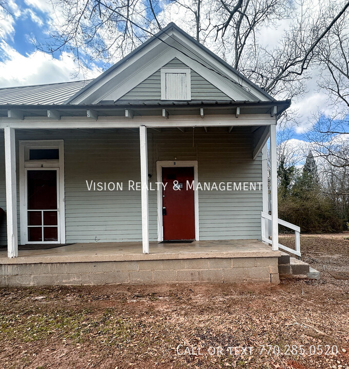 112 Peachtree St in Carrollton, GA - Building Photo