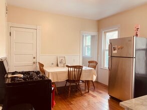 26 Taft St, Unit 1 in Boston, MA - Foto de edificio - Building Photo