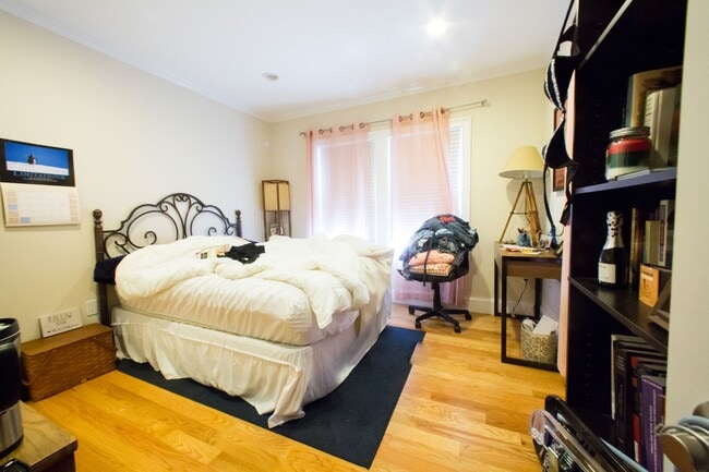 37 Beaconsfield Rd, Unit 1L in Brookline, MA - Building Photo - Building Photo