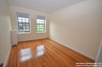 1111 Commonwealth Ave, Unit A in Boston, MA - Building Photo - Building Photo
