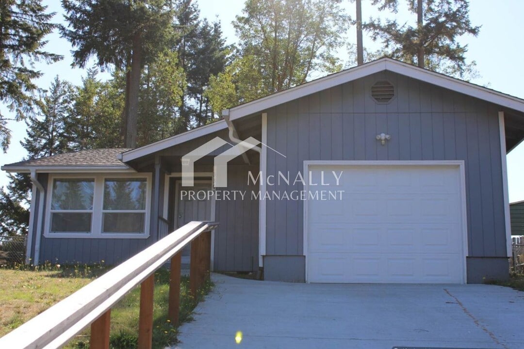 3309 Hillington Ct SE in Port Orchard, WA - Foto de edificio