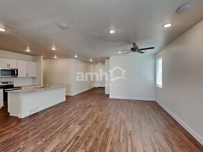 2686 W 3290 S in Syracuse, UT - Foto de edificio - Building Photo