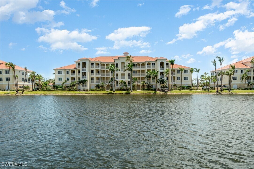 20061 Sanibel View Cir in Ft. Myers, FL - Building Photo