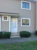 372 Monticello Dr in Branford, CT - Building Photo