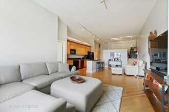 2533 N Ashland Ave in Chicago, IL - Building Photo - Building Photo