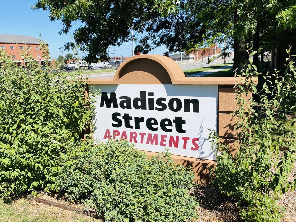 Madison Street Apartments in Topeka, KS - Building Photo