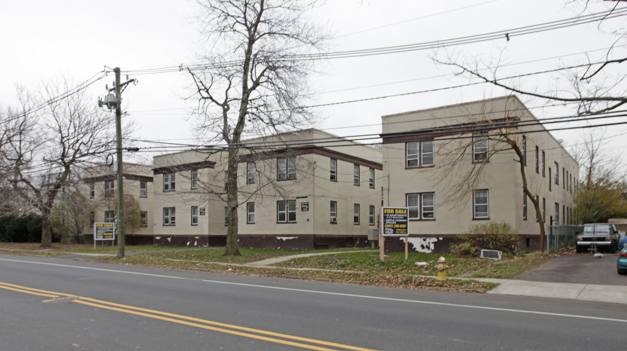 244 E 1st Ave in Roselle, NJ - Building Photo