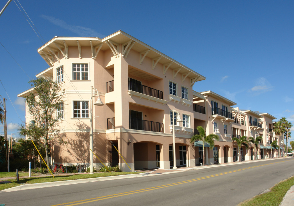 Renar River Place in Jensen Beach, FL - Building Photo