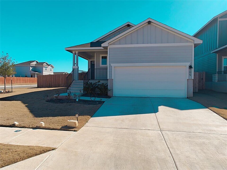 505 View Dr in Andice, TX - Building Photo