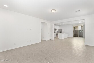 14134 W Hackamore Dr in Surprise, AZ - Foto de edificio - Building Photo