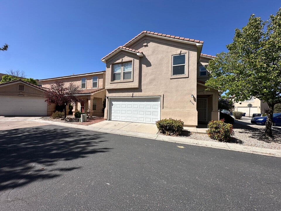 2139 Altura Verde Ln NE in Albuquerque, NM - Foto de edificio